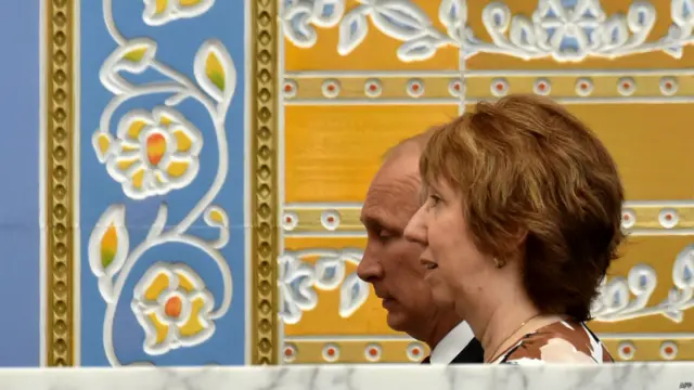 Кольоровий символізм. На фото - пан Путін і глава європейської дипломатії Кетрін Ештон.