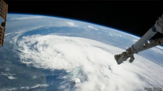 Satélite en el espacio