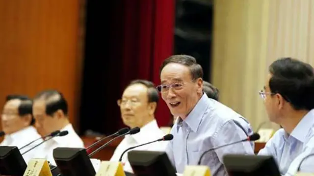 中纪委书记王岐山8月25日在中国政协十二届全国常委员会第七次会议上作报告。（新华社图）