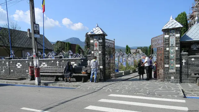 रोमानिया का अद्भुत कब्रिस्तान