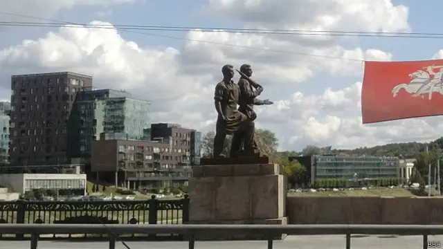 Статуя рабочих в Вильнюсе