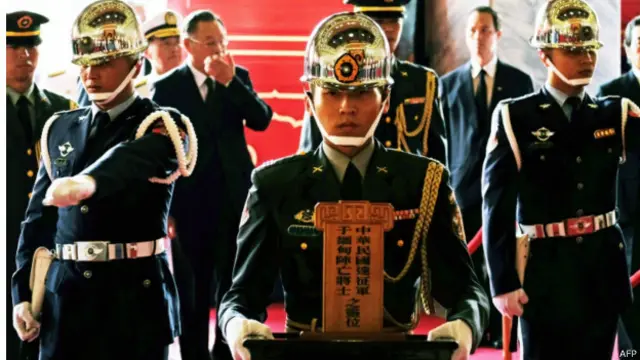 国防部周三（27日）迎返缅甸地区阵亡将士亡灵，入祀忠烈祠