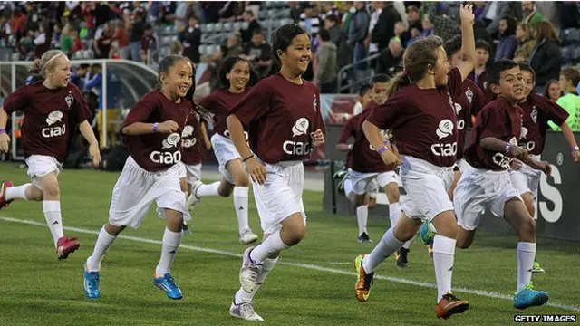 युवा फ़ुटबॉल खिलाड़ी