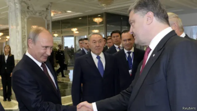 دیدار رئیسان جمهوری اوکراین و روسیه به حل اختلاف دو کشور کمکی نکرد