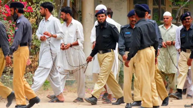  عدالت نےسرفراز شاہ کو ہلاک کرنے والے رینجرز اہل کار شاہد ظفر کو سزائے موت جبکہ دیگر چھ ملزمان کو عمر قید اور جرمانے کا حکم سنایا تھا