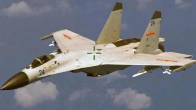 أمريكا قالت إن طائرة مقاتلة صينية اقتربت من طائرة عسكرية أمريكية بطريقة خطرة.