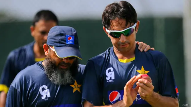 مشتاق احمد کی ٹیم کے ساتھ دورے پر موجودگی سے زیادہ ضروری یہ ہے کہ وہ اکیڈمی میں رہ کر نئے بولروں پر کام کریں