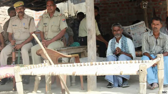 बदायूं का गांव जहाँ दो लड़कियो की पेड पर लटकी लाशें मिली थीं.