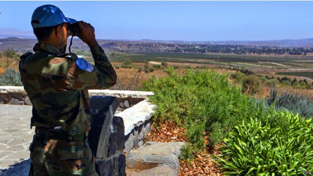 تتموضع قوات الاندوف الدولية التابعة للامم المتحدة على خط وقف اطلاق النار في المنطقة العازلة في الجولان السوري المحتل منذ عام 1973 وعقب اتفاق فصل القوات بين سوريا واسرائيل