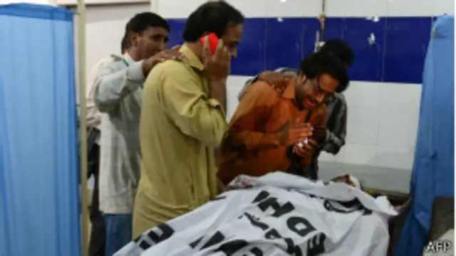 عینی شاہدین کے مطابق نامعلوم مسلح افراد آئے اور خبر رساں ادارے آن لائن کے دفتر کے اندر داخل ہو کر فائرنگ کی