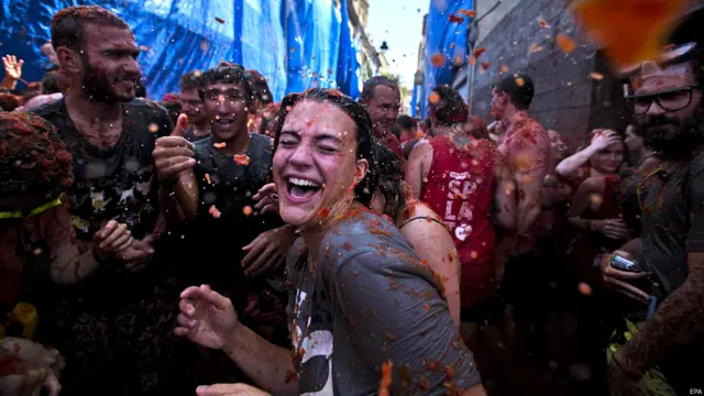 स्पेन, बुनोल शहर, टोमाटीन फ़ेस्टिवल, टमाटर की लड़ाई