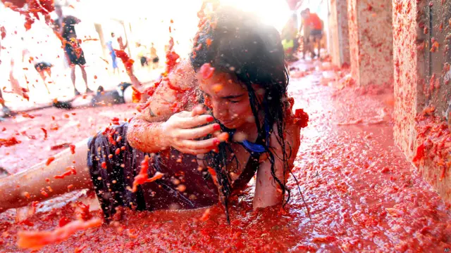 स्पेन, बुनोल शहर, टोमाटीन फ़ेस्टिवल, टमाटर की लड़ाई