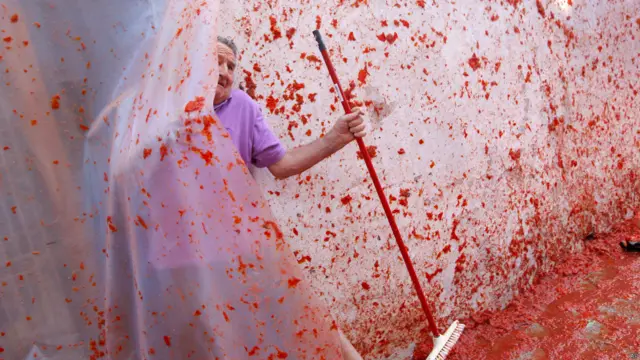 स्पेन, बुनोल शहर, टोमाटीन फ़ेस्टिवल, टमाटर की लड़ाई