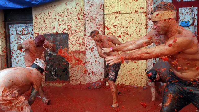 स्पेन, बुनोल शहर, टोमाटीन फ़ेस्टिवल, टमाटर की लड़ाई