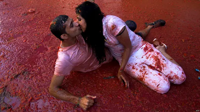 स्पेन, बुनोल शहर, टोमाटीन फ़ेस्टिवल, टमाटर की लड़ाई