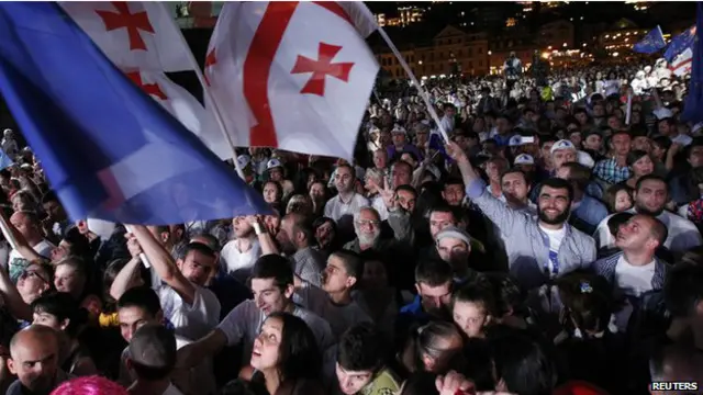 Avropa İttifaqı ilə daha yaxın inteqrasiyanı nəzərdə tutan sazişin imzalanması Tbilisidə alqışla qarşılanıb.