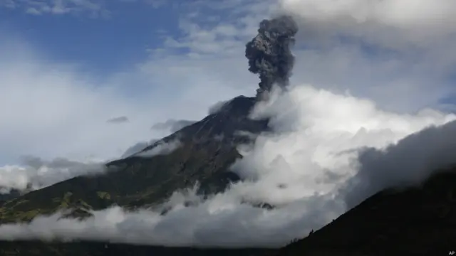 ज्वालामुखी विस्फोट, इक्वाडोर