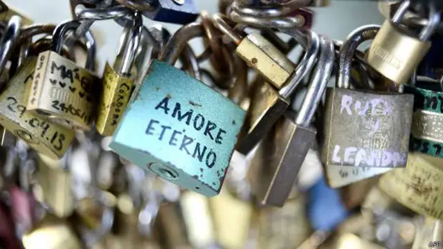 लव लॉक्स