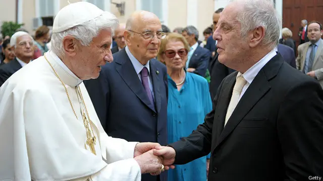 Дирижер Баренбойм встречается с Папой Римским и президентом Италии