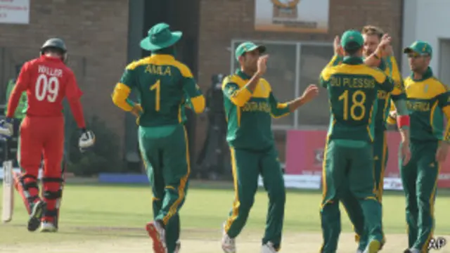 زمبابوے کا آغاز اچھا نہ تھا اور صرف 70 رنز کے مجموعی سکور پر اس کے چار کھلاڑی آؤٹ ہو گئے