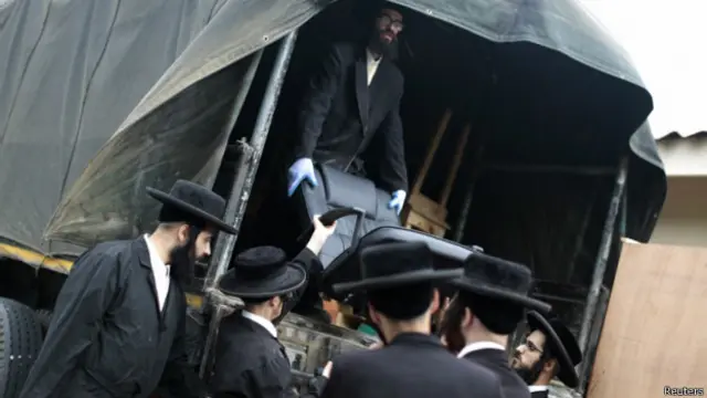 Miembros de Lev Tahor organizan su traslado