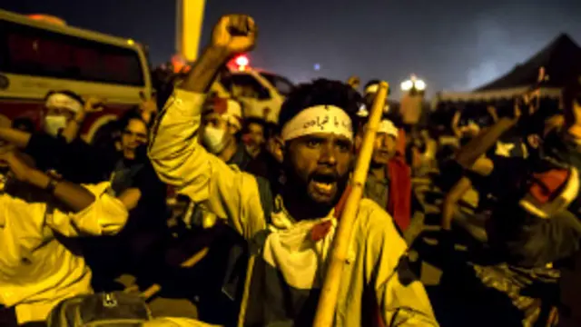 زخمیوں کی بڑی تعداد کا تعلق پاکستان عوامی تحریک سے ہے جن کے سروں یا گردنوں پر چوٹیں آئی ہیں