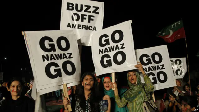 اسلام آباد میں مظاہرین پر شیلنگ اور تشدد کے خلاف تحریک انصاف نے اتوار کو ہڑتال کا اعلان کیا ہے