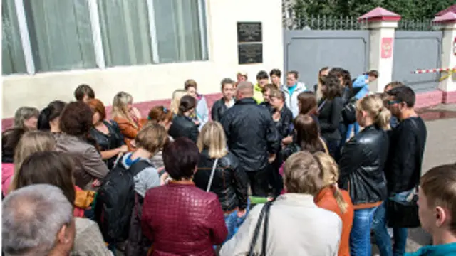 Митинг у военной части в Костроме