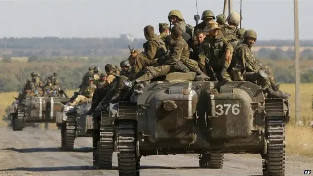 د اوکراین پوځي موټر له ستاروبیشیو د وتلو په حال کې دي