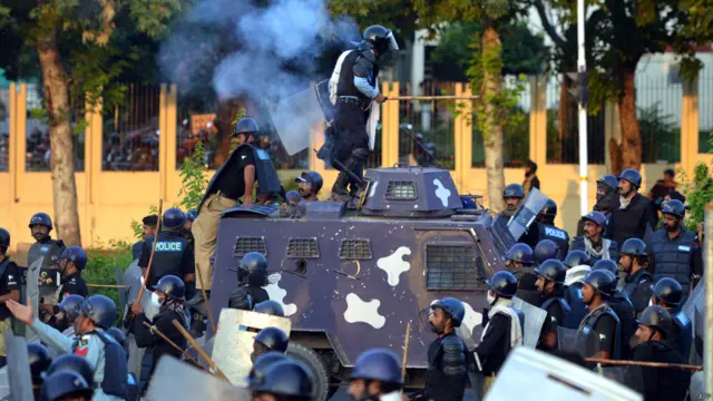 پاکستان عوامی تحریک کے سربراہ ڈاکٹر طاہر القادری کا کہنا ہے کہ اب حکومت کے ساتھ مذاکرات نہیں ہو سکتے۔