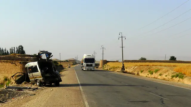 په ۱۳۸۸ کال افغانستان کې ترافیکي پېښو ۱۳۹۰ تنه وژلي وو.