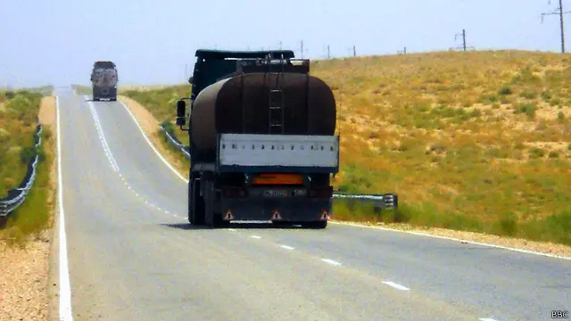 نیویارک ټایمز د حلقوي سړک په اړه لیکي چې دا ۲۰۰۰ میله اوږد سړک د نړیوالو په مرسته د ۳ ملیاردو ډالرو په لګښت جوړ شوی خو له یوې لسیزې کار وروسته هم په بشپړ ډول نه دي جوړ شوی.