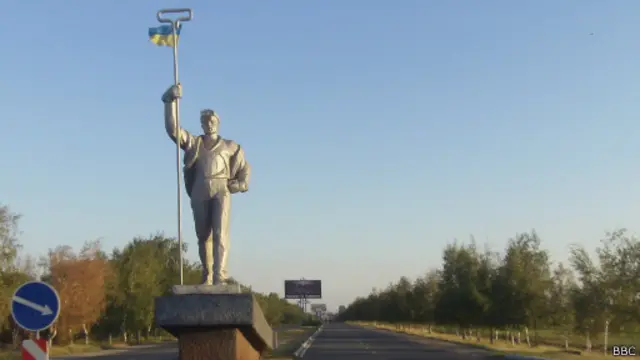 Монументальна фігура “Металурга”