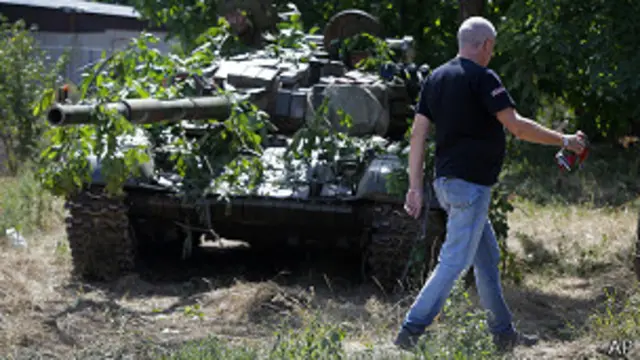Танк сепаратистов в Новоазовске