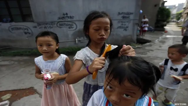 चीन में सात भाई बहनों वाला एक परिवार