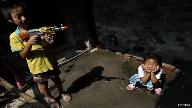 चीन में सात भाई बहनों वाला एक परिवार