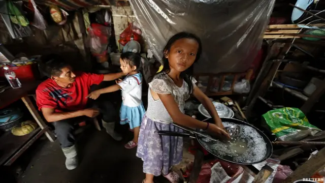 चीन में सात भाई बहनों वाला एक परिवार