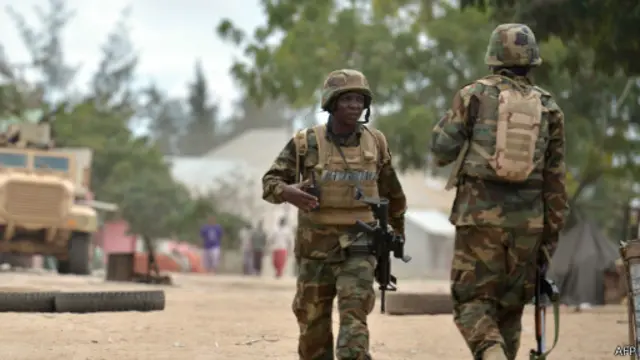 يشن الجيش الصومالي تدعمه قوات تابعة للاتحاد الأفريقي هجمات على معاقل الحركة جنوبي الصومال. 