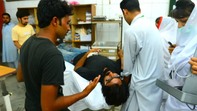 ریڈ زون جھڑپوں میں ہلاک ہونے والوں کی کُل تعداد تین ہو گئی ہے اور زخمیوں کی کُل تعداد 475 ہے