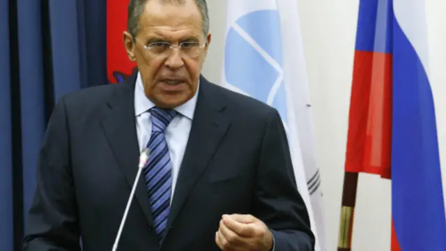 وعد وزير الخارجية الروسي سيرغي لافروف بعدم تدخل بلاده عسكريا في أوكرانيا.