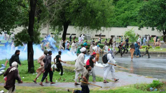 محتجون باكستانيون غاضبون