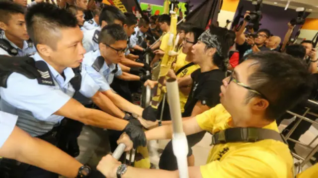 全国人大对香港特首选举定出的框架在香港引发争议