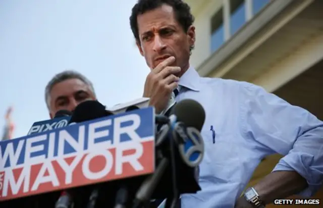 2011年6月,美國議員安東尼•韋納也因在推特上發猥褻照片辭職