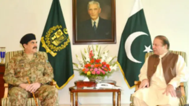 اسلام آباد کی شاہراہ دستور پر احتجاجی دھرنوں کے دوران جنرل راحیل کی نواز شریف سے متعدد بار ملاقات ہوئی اور کور کمانڈرز کا اجلاس بھی بلایا گیا