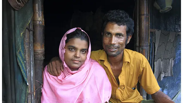 الأقليات العرقية، مثل الروهينغا في بورما، يحرمون من الجنسية وما يترتب عليها من حقوق أخرى.