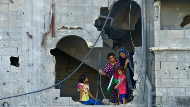 واپس آنے والے شہریوں کو ایک بڑا مسئلہ بجلی اور پانی کی فراہمی کا ہوگا۔ اسرائیل کی فضائی بمباری کے نتیجے میں دونوں نظام بری طرح متاثر ہوئے ہیں۔