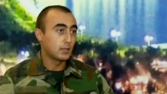 İnciğulyan Bakıda televiziya kameraları qarşısında Ermənistan ordusunda dözülməz şəraitdən qaçıb Azərbaycan tərəfinə keçdiyini demişdi (Şəkil - APA TV)