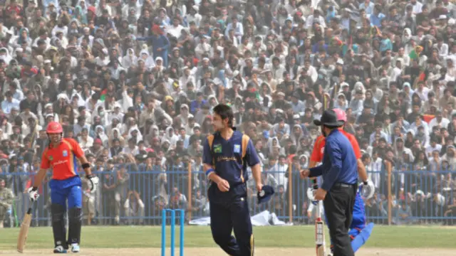 نننۍ لوبه د زرګونو نندارچیانو له لوري په لوبغالي کې بدرګه کېده.