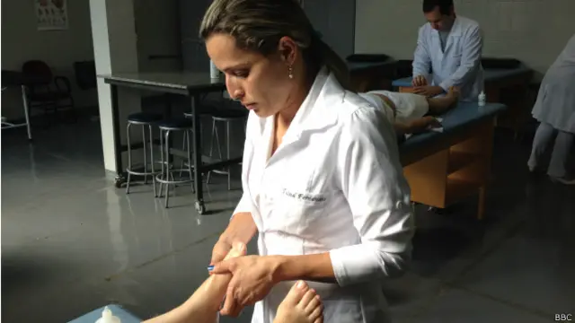 Edna Aparecidajogos online quebra cabeçaOliveira (Foto BBC)