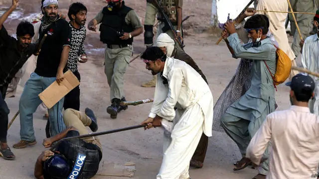 पाकिस्तान प्रदर्शनकारी